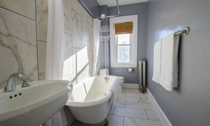 West End Apartamento | Artsy 2-bedroom apartment in Providence's West End