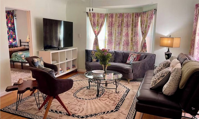 Burbank Casa | 2Br Quiet Home by Park, Shop/Restr, Airport, Train