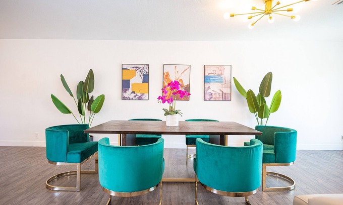 Las Vegas Casa | Artsy LUX VILLA-POOL 5m STRIP Gourmet Chef Kitchen