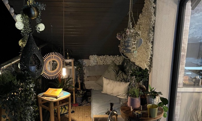 Caterham Casa | Artsy Retreat - Sleeps 8, Free Parking & Balcony
