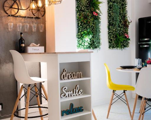 Bucharest Apartamento | Artsy Riverside Suite - 1BR Amazing central apartment