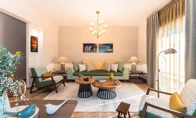 Glyfada Apartamento | Artsy Spacious Cozy 2 BDR - 2 BAR Apartment in the quiet Glyfada Center