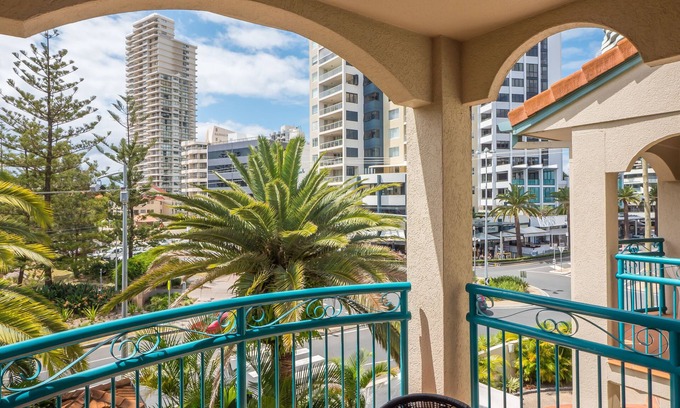 Broadbeach Hotel | Aruba Beach Resort