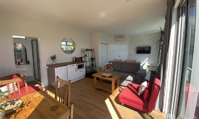 Albert Town Apartamento | Ash Ave - Guest House/Apartment