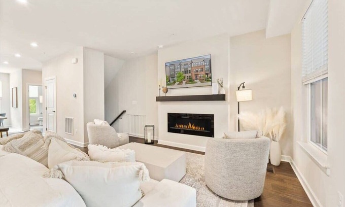 Ashburn Casa | Ashburn 4-BR Homestay / Close to Dulles & METRO