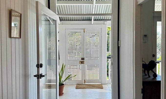 Ashgrove Casa | “Ashcroft” 3-6 Month Stay. Unique Inner City Property.