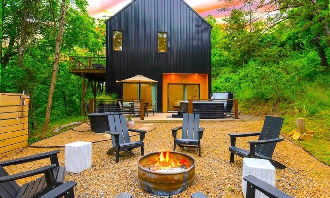 Weaverville Casa | Asheville Gallery House Hot Tub + Cold Plunge Hydro Pool Coming Soon
