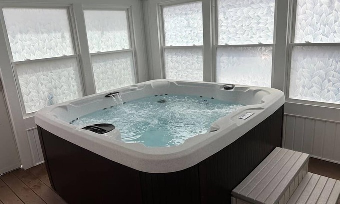 Oakley Apartamento | Asheville Hideaway: Hot Tub & Trail Access