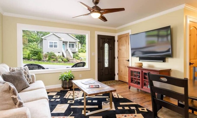Oakley Casa | Asheville Luxury Oasis: Fire Pit & swing. Close to downtown Asheville