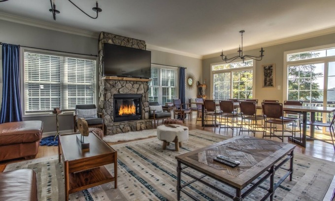 Asheville Casa | Asheville Mountain Alchemy | Luxury Lodge Near Downtown Asheville