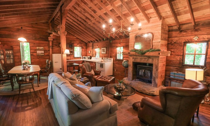 Leicester Casa | Asheville Mountain Cabin - SuperHost