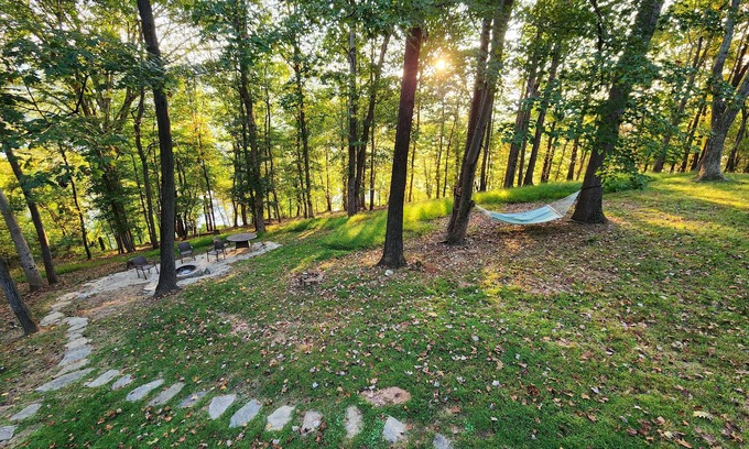 Asheville Casa | Asheville Mt home for 2 Families-2 kitchens, living rooms-Dogs-3 Miles to DT!