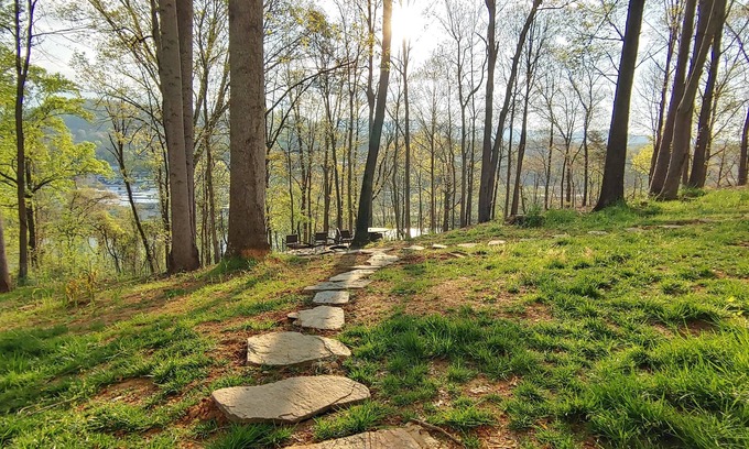 Asheville Casa | Asheville Mt Home Top-NEW Carbon Water Filter-3 mi to DT-Dogs-Firepit-River View