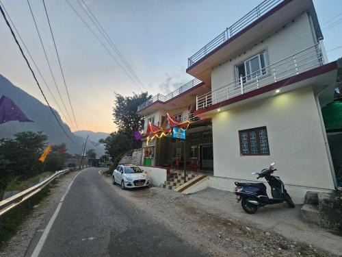 Kharsali Cama Y Desayuno | Ashiyana home stay