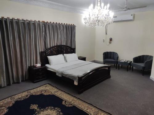 Darra Casa | Askari Gold Crest