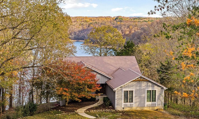 Smithville Cabina | Aspen Lodge Overlooking Center Hill Lake