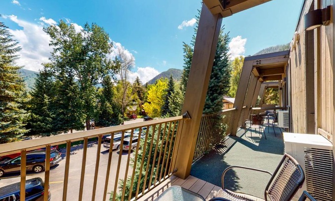West End Casa | Aspen Mountain Lodge 305