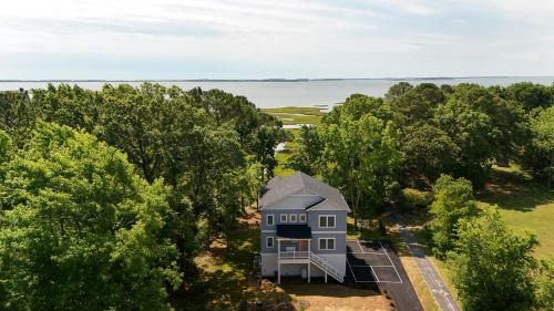 Berlin Casa | Assateague Holiday House 4BR luxury home with Assateague views and only 5 min drive to the island!