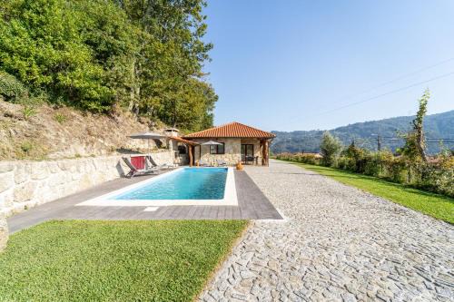 Terras de Bouro Casa | Assento do Cávado by House and People