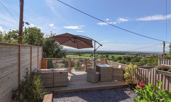 Dyserth Cabaña | ASTER COTTAGE, pet friendly, with a garden in Dyserth