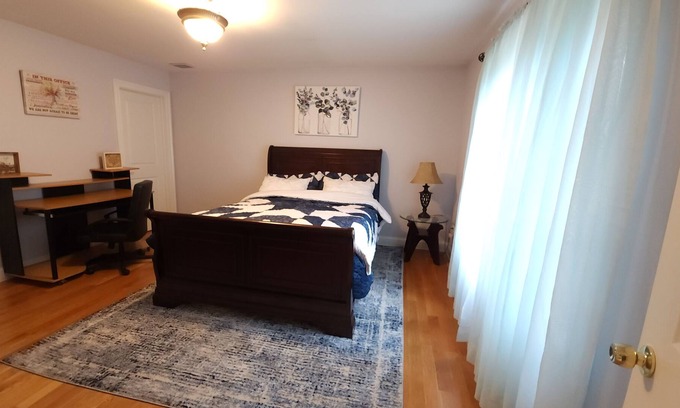Glastonbury Casa | Astonishing HillTop Guest Home Glastonbury