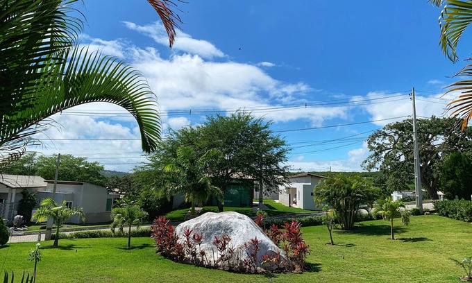 Gravata Cabaña | At 5 min. from downtown! House in a gated community in Gravatá.