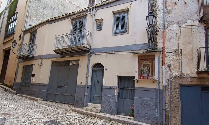 Corleone Casa | At 50 mt from the center of Corleone cozy facility with free bike shelter