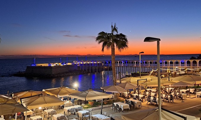 Civitavecchia Apartamento | At Belle Vue Apartment enjoy the stunning sea view and romantic sunset