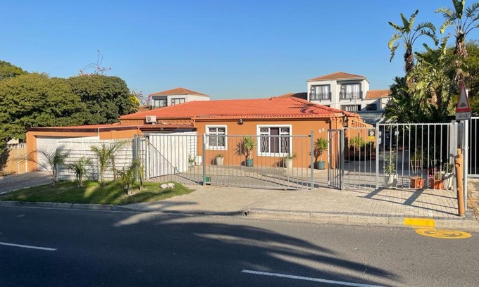 Bloubergstrand Casa | At Cheryl's Guesthouse