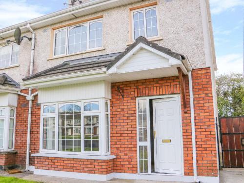 Newcastle West Casa | At Home in Oak Park