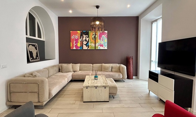 Pavia Apartamento | At Lamu's house - elegance in Victory Square (historic center)