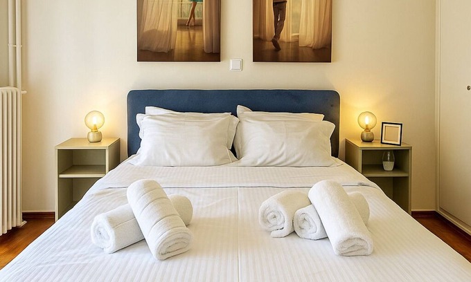 Athens Apartamento | At Polyla. Everything close, Nothing loud.