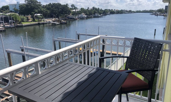 Belle Vista Condominio | At the Beach- Waterfront with Balcony-Updated 7/23