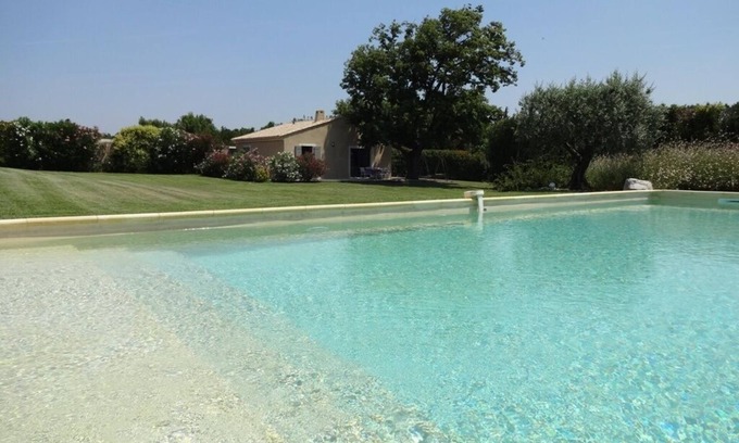 Monteux Cabaña | A los pies de Ventoux, entre Aviñón y Carpentras, casa rural con aire acondicionado y piscina.