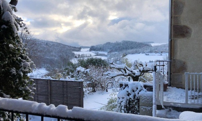 Pruzilly Casa | At the other end of the world - family cottage for 12