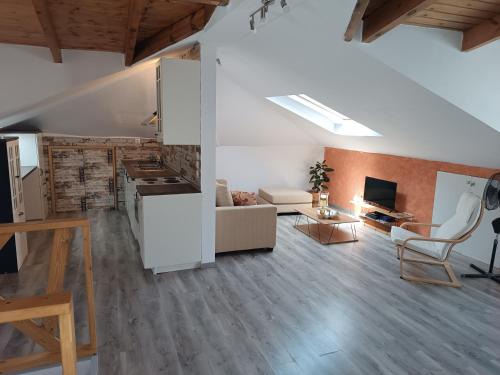 Paiania Apartamento | ATH Airport, Loft in Painia