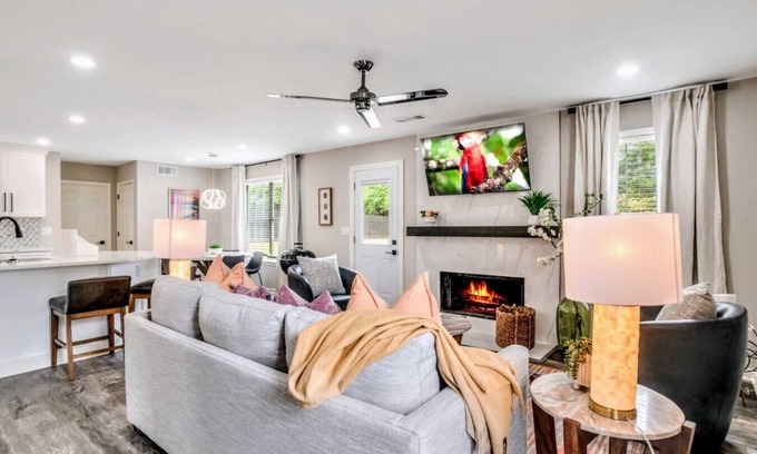 Riverdale Casa | ATH-SupCLN-4BR, MBR w/ Sitting Area, Fenced (CLV)