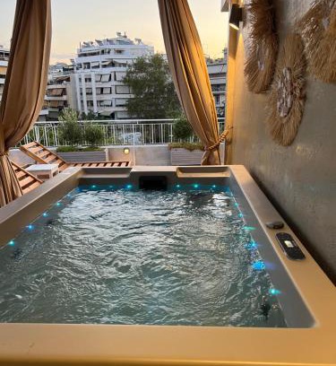 Attiki Apartamento | Athens Beautiful Penthouse With Spa 5' to Metro