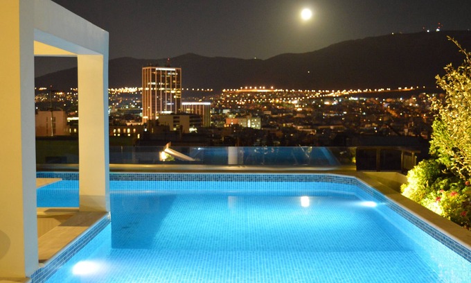 Kolonaki Apartamento | Atico en la colina de Lycabettus en Atenas, jardín privado en la azotea con vista panorámica y piscina