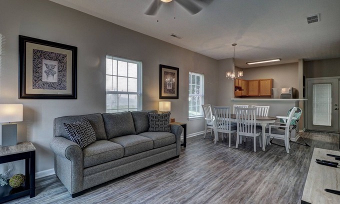 Riverdale Casa | Atlanta, Near Airport. Long Stays ok and Pets friendly. Sleeps 6