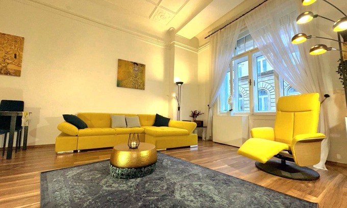 Erzsebetvaros Apartamento | Atmosphere inspired by Klimt in the youthful center of the city.