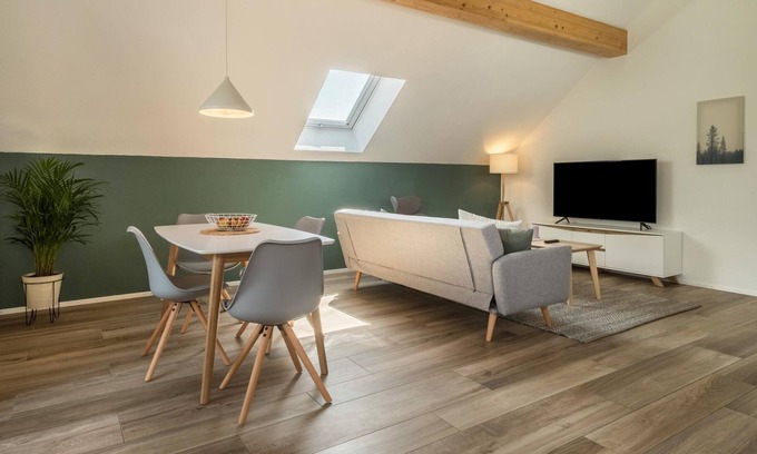 Eriskirch Apartamento | Attic Apartment ‘Ferienwohnung Marla’ with Wi-Fi & Balcony