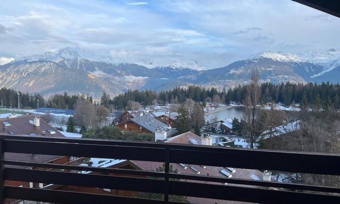 Montana Apartamento | Attic Gem with Unbeatable Lake Moubra View