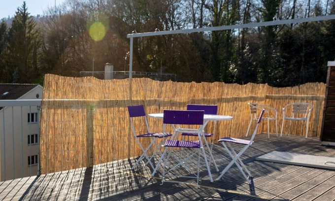 Sihlfeld Apartamento | Attic loft with rooftop terrace!