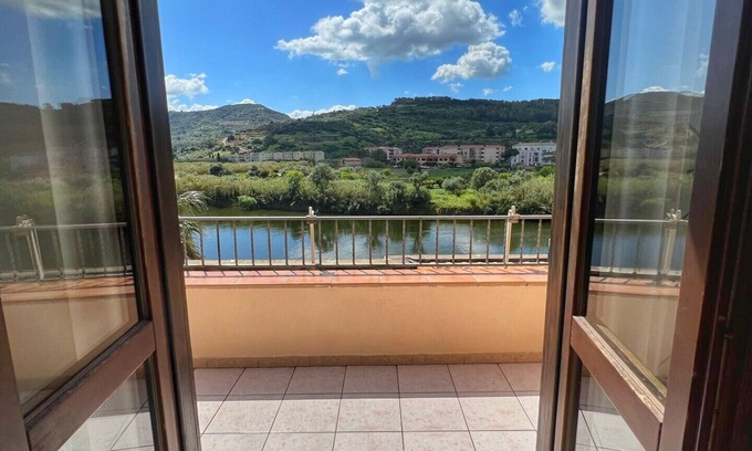 Bosa Historic Centre Apartamento | Ático con terraza en el río | Ático en el río