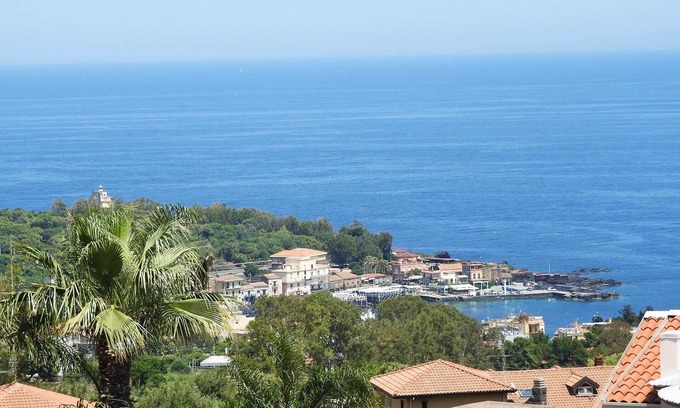 Aci Catena Apartamento | Ático con vistas al mar de los cíclopes.