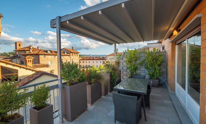 Alba Apartamento | Attico Centrale Piazza Pertinace [free parking]