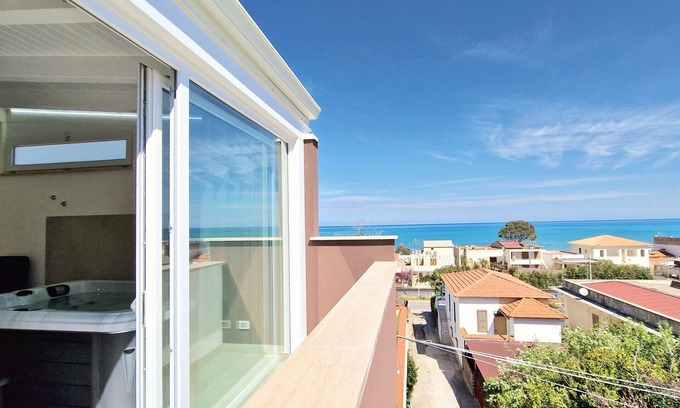Alcamo Marina Apartamento | Attico della Luna with private Jacuzzi