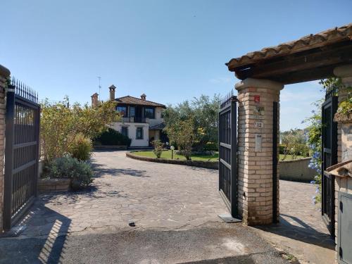 Sacrofano Apartamento | Attico in Villa Dona