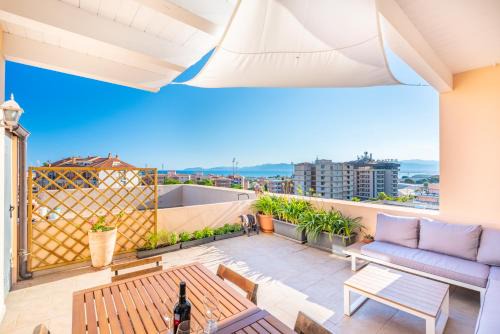 Cagliari Apartamento | Attico Luce e Colori - Terrazza Vista Mare - 5 Bdr